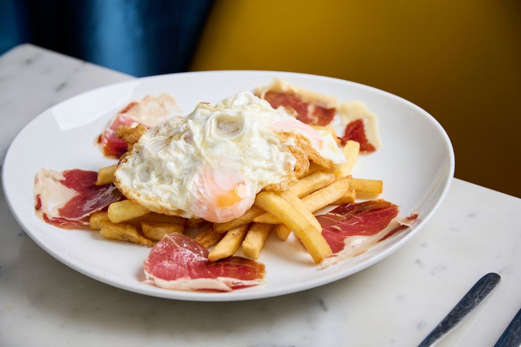 Huevos rotos con jamón - Bar La Infanta