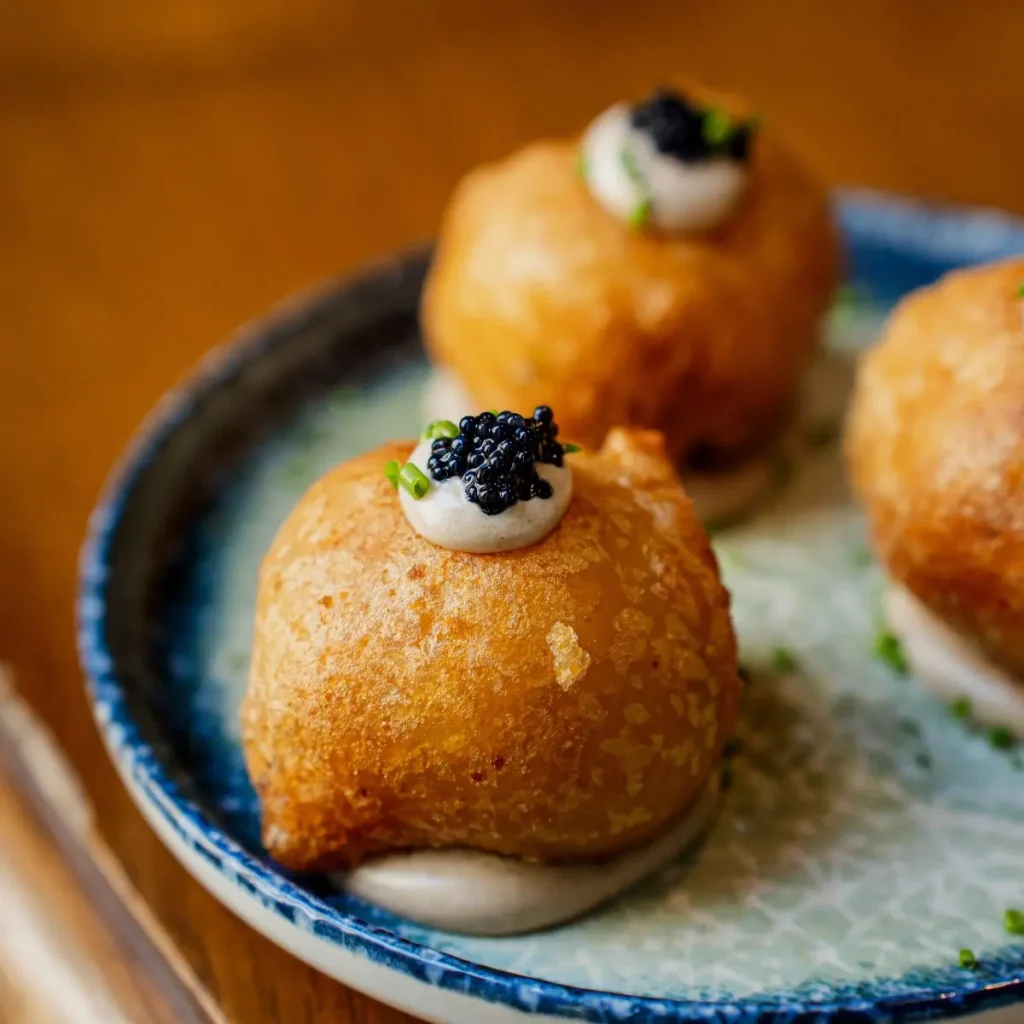 Buñuelos de bacalao - La Cayetana Sevilla